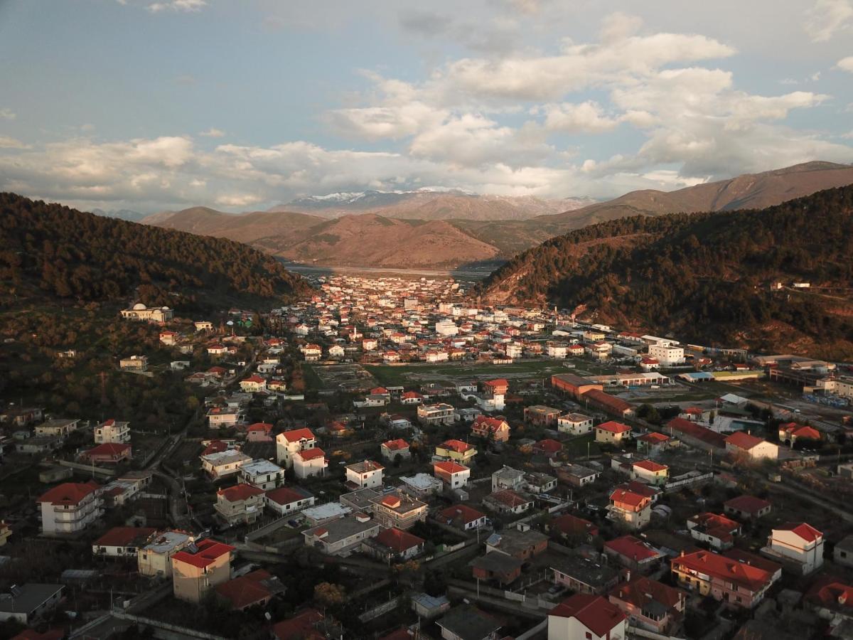 Elbasan Backpacker Hostel ภายนอก รูปภาพ